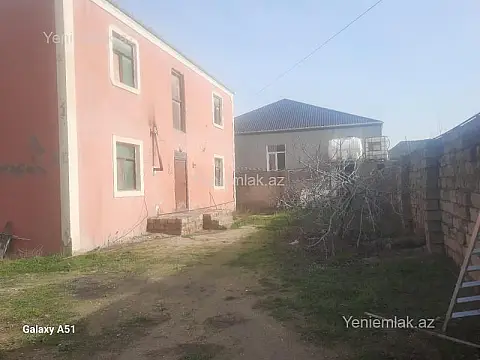 Satılır 6 otaqlı həyət evi 200 m²