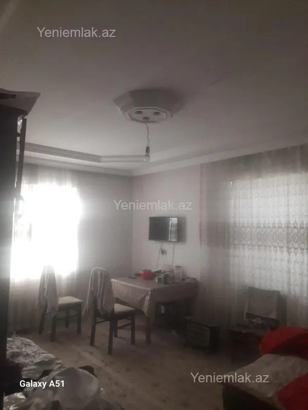 Satılır 6 otaqlı həyət evi 200 m²