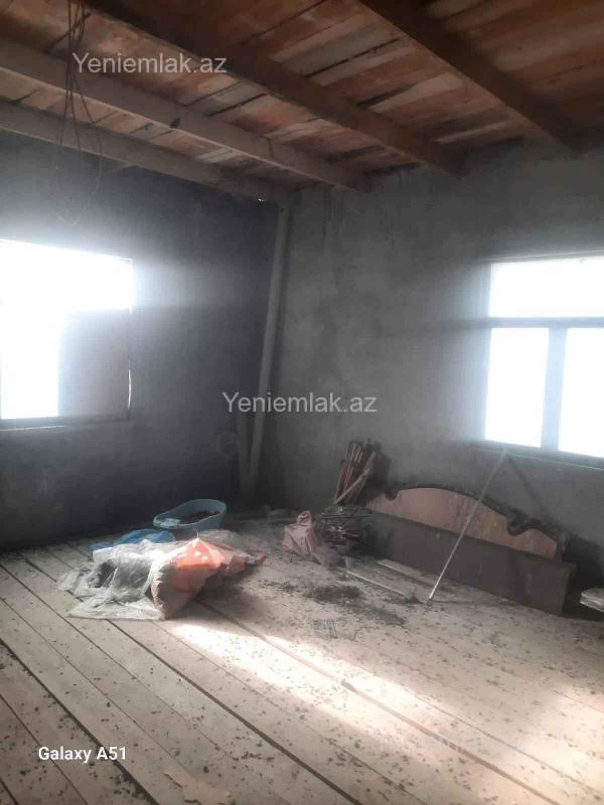 Satılır 6 otaqlı həyət evi 200 m²