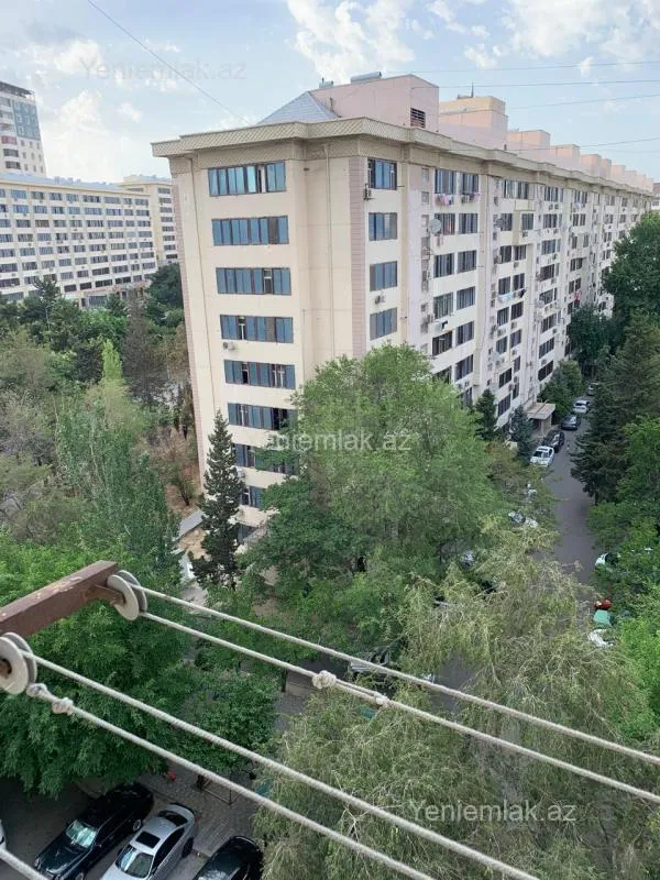Satılır 2 otaqlı köhnə tikili 75 m²