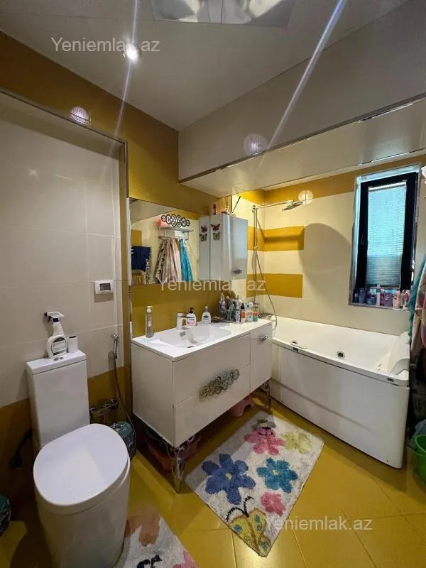 Satılır 2 otaqlı köhnə tikili 75 m²