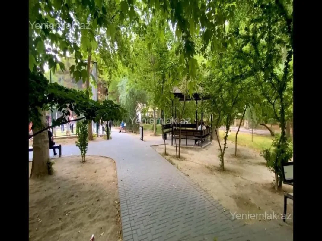 Satılır 2 otaqlı köhnə tikili 75 m²