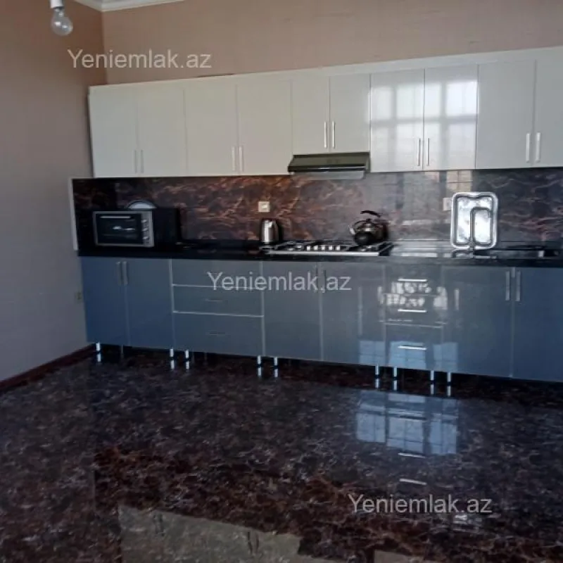 Satılır 5 otaqlı həyət evi 220 m²