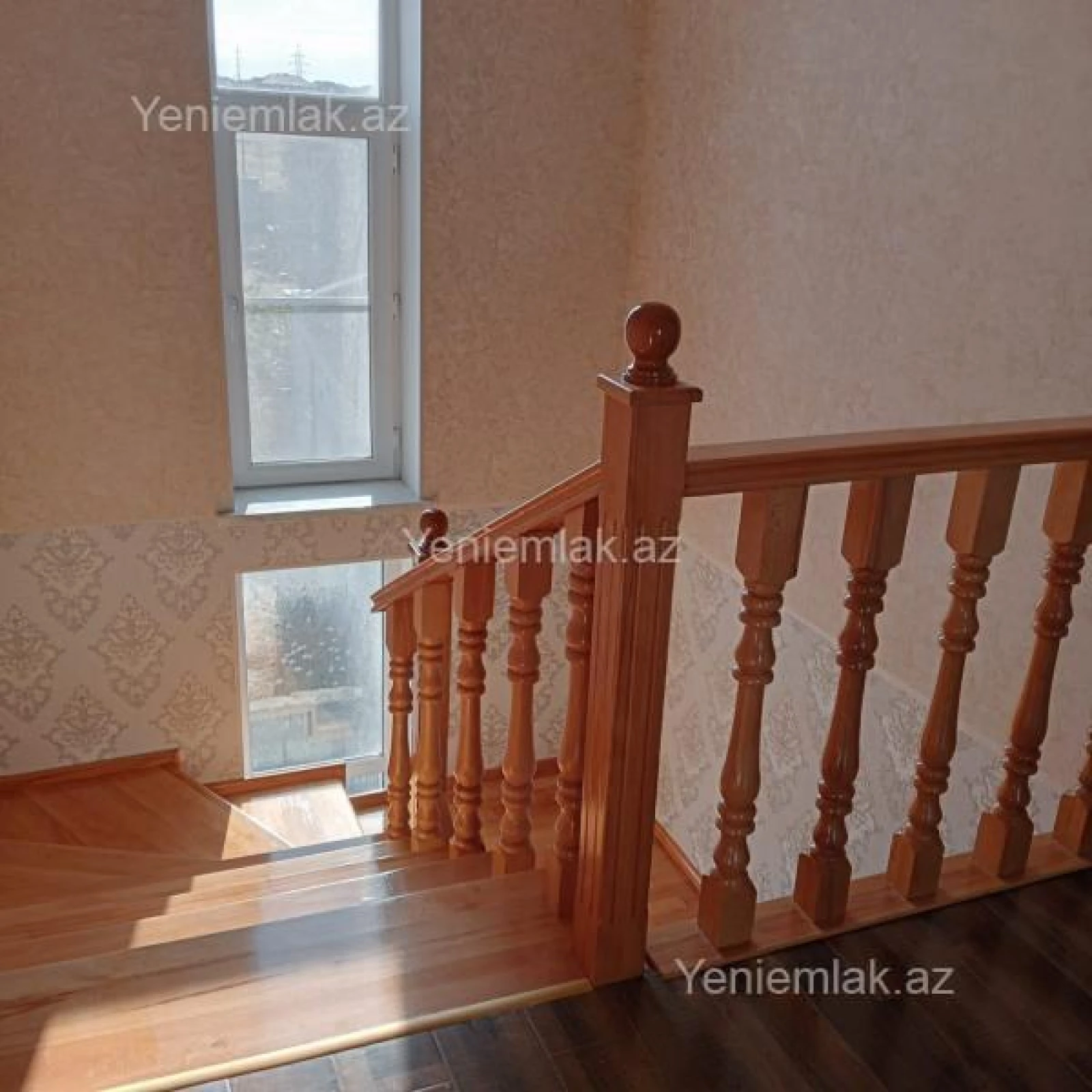 Satılır 5 otaqlı həyət evi 220 m²