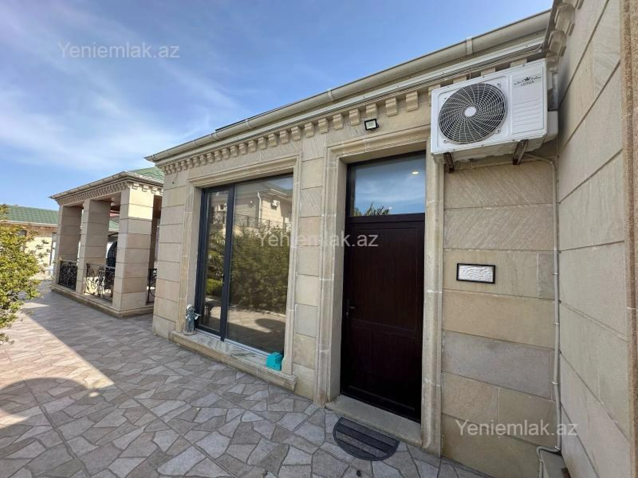 Satılır 5 otaqlı həyət evi 400 m²