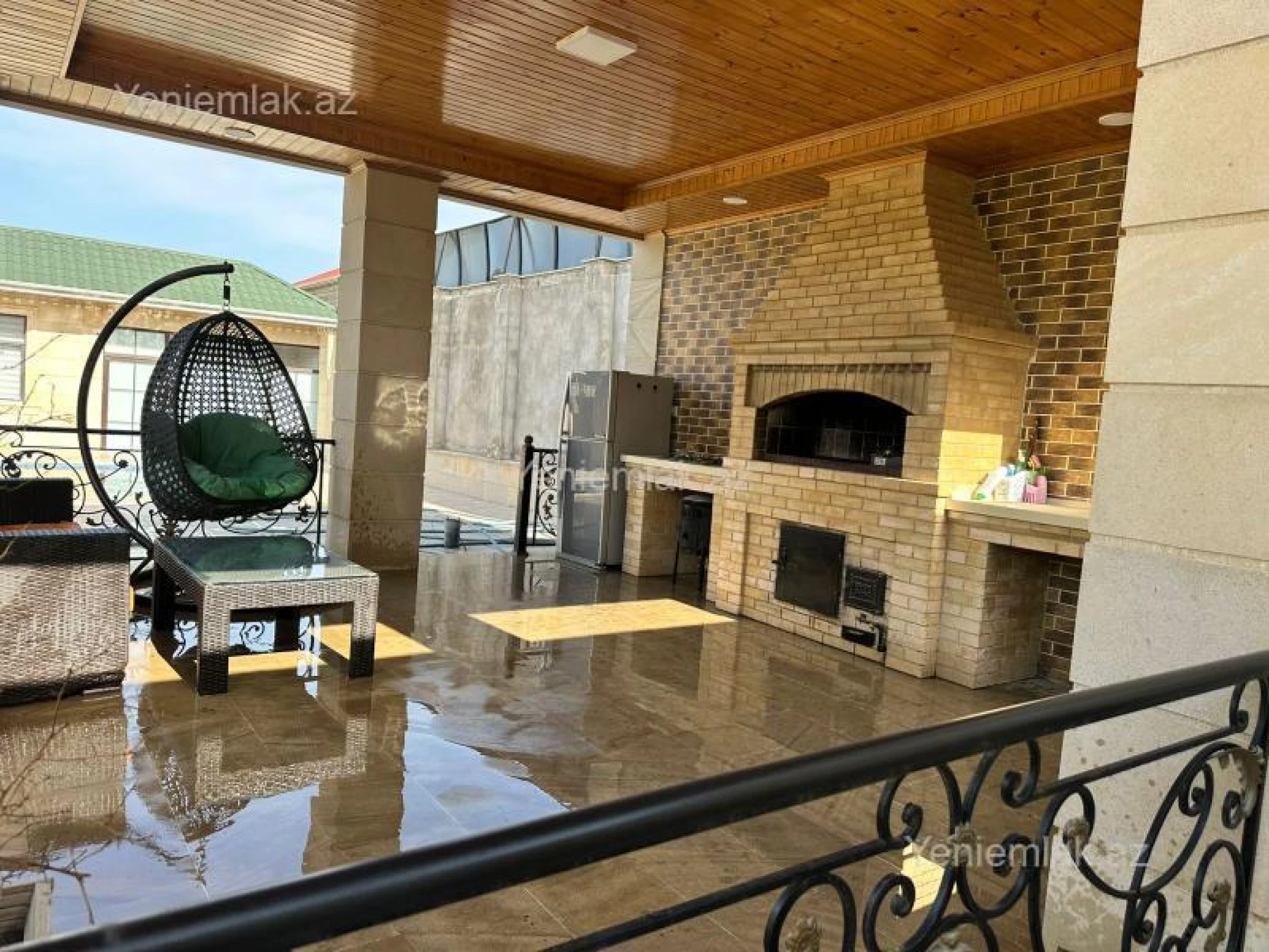 Satılır 5 otaqlı həyət evi 400 m²