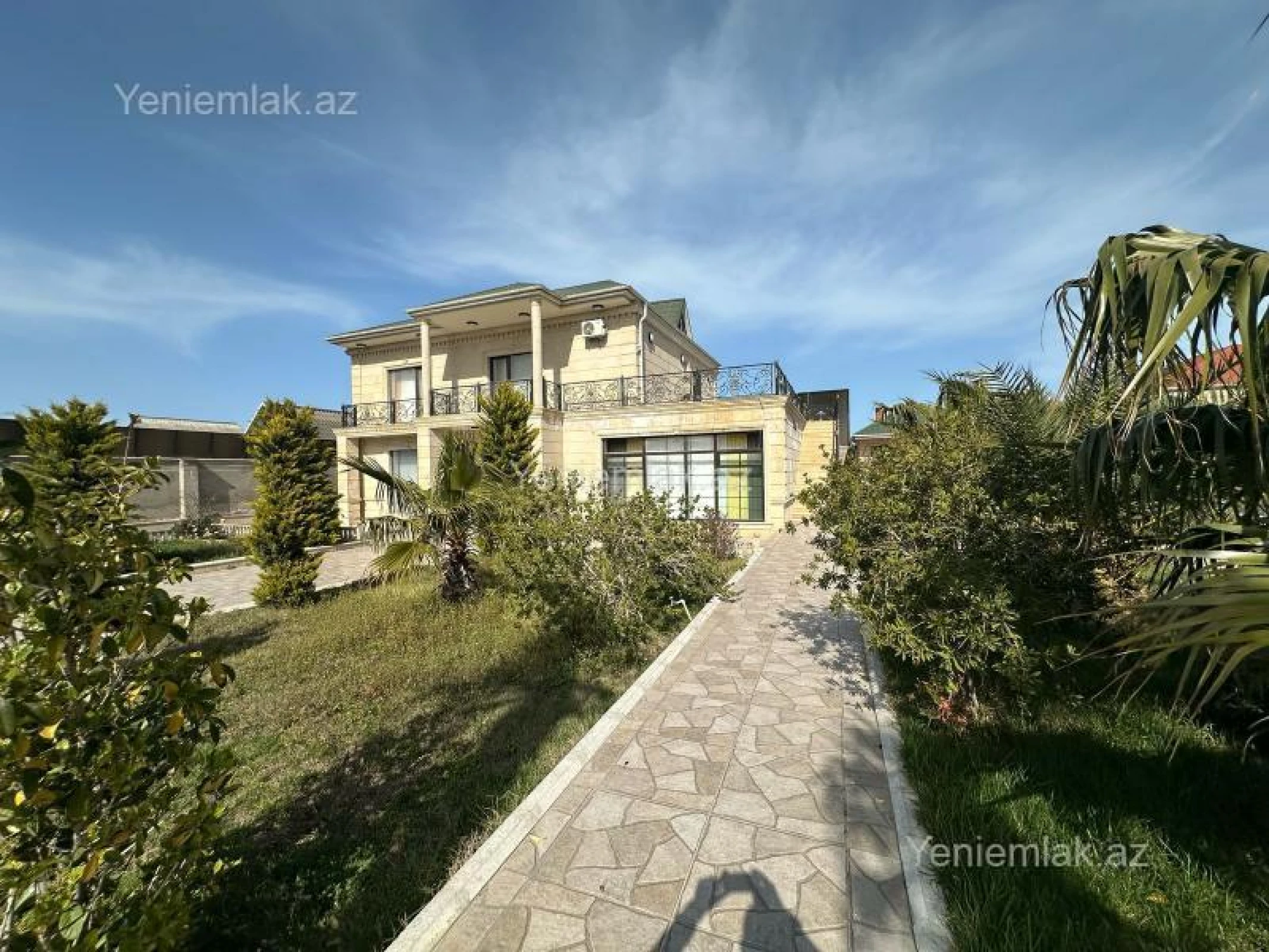 Satılır 5 otaqlı həyət evi 400 m²