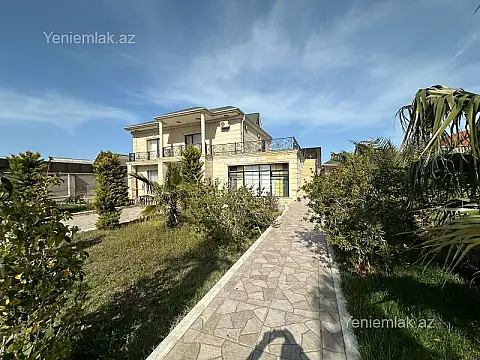 Satılır 5 otaqlı həyət evi 400 m²