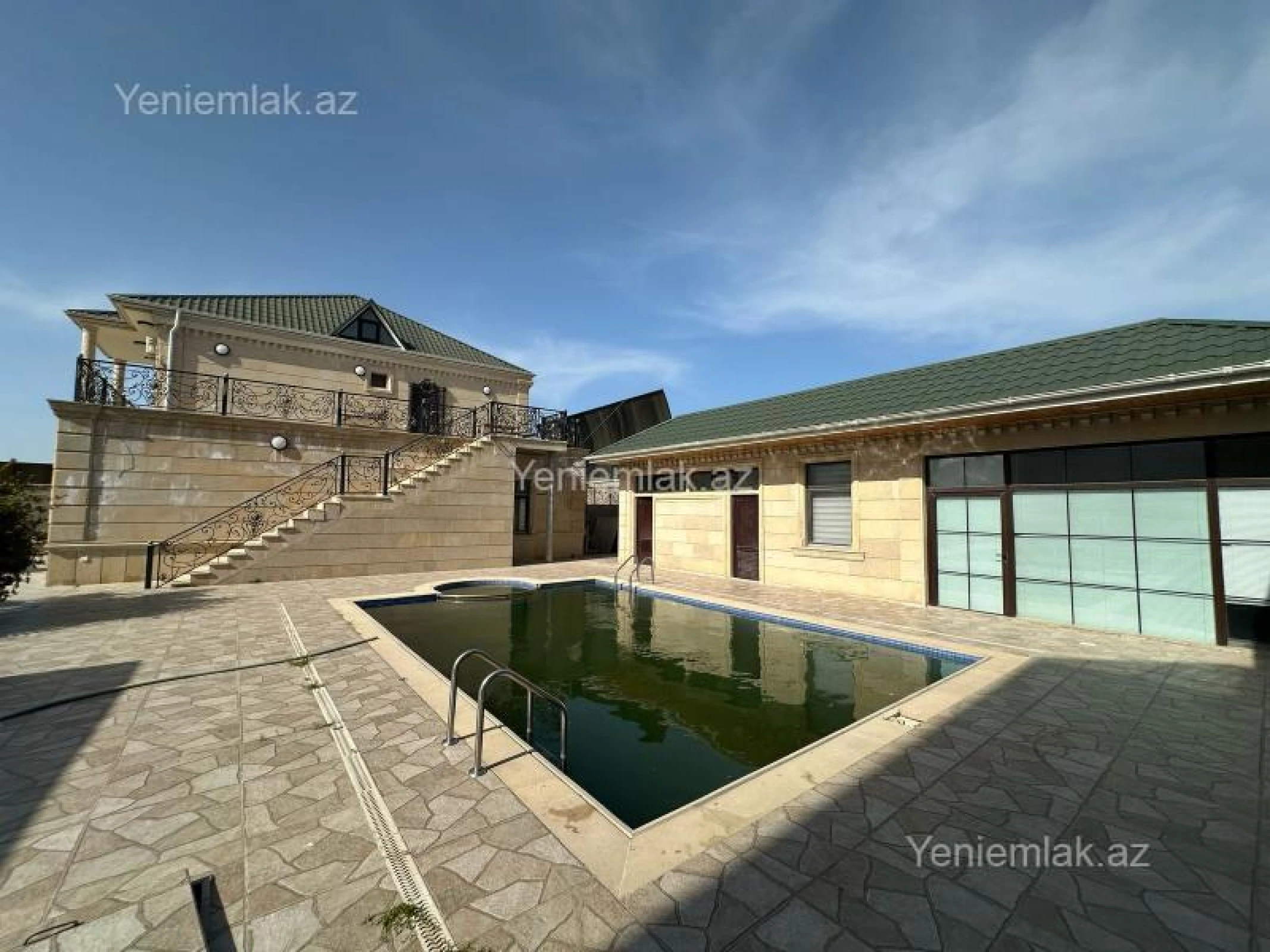 Satılır 5 otaqlı həyət evi 400 m²