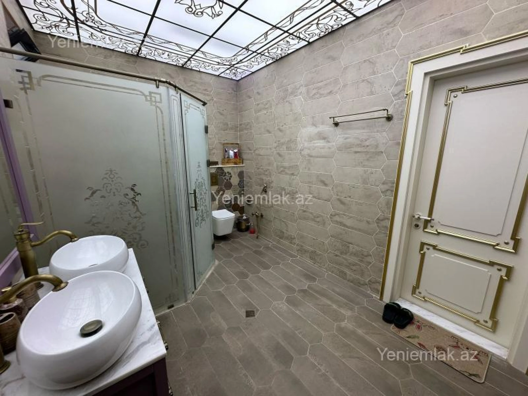 Satılır 5 otaqlı həyət evi 400 m²