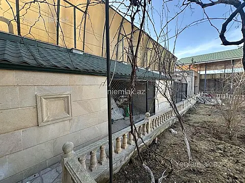 Satılır 5 otaqlı həyət evi 400 m²