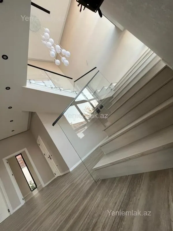 Satılır 5 otaqlı həyət evi 350 m²