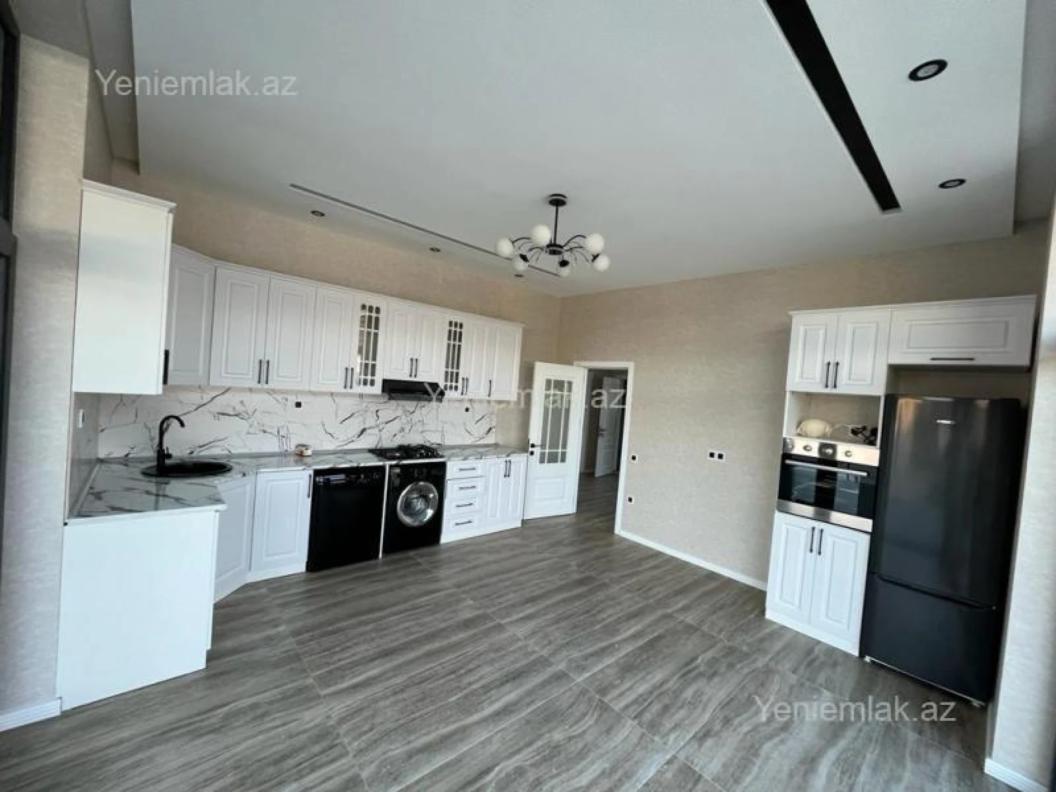 Satılır 5 otaqlı həyət evi 350 m²