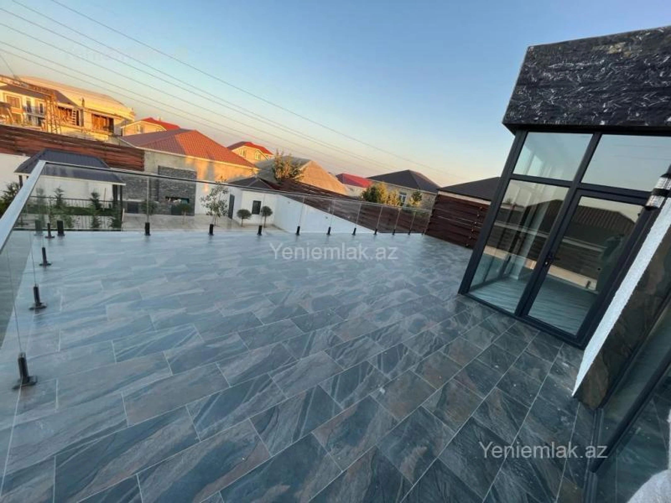 Satılır 5 otaqlı həyət evi 350 m²