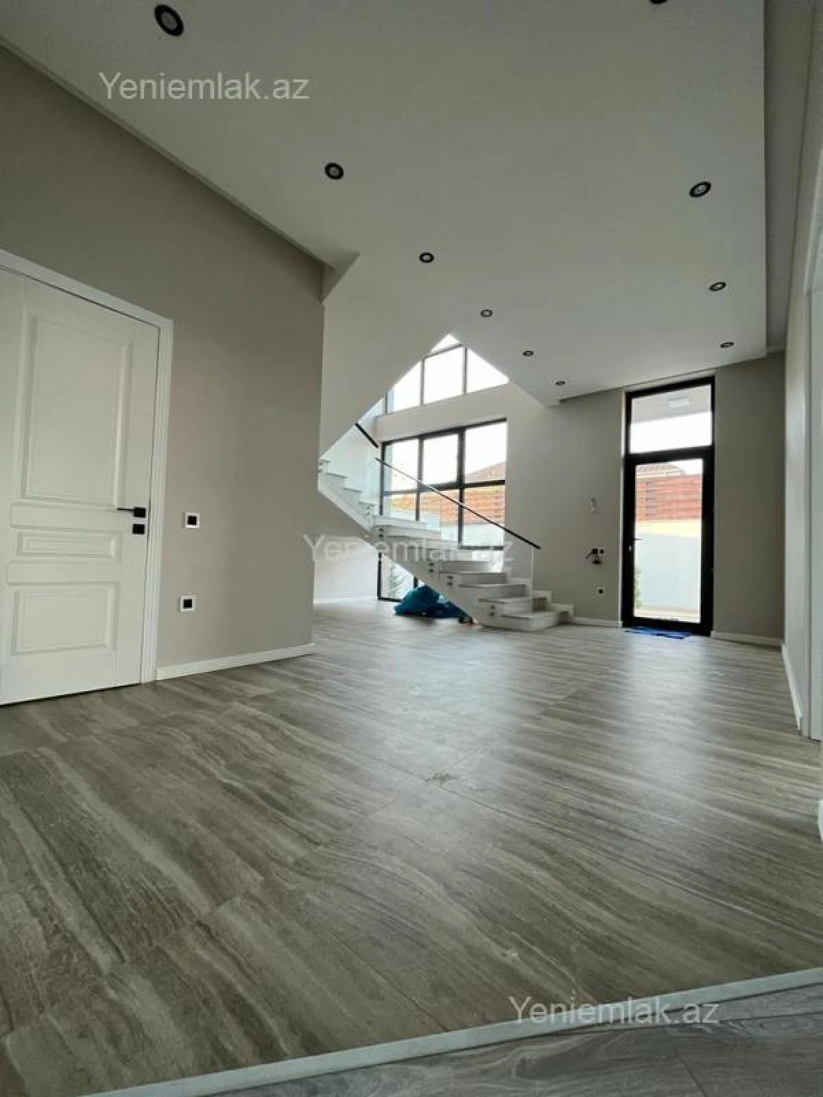 Satılır 5 otaqlı həyət evi 350 m²