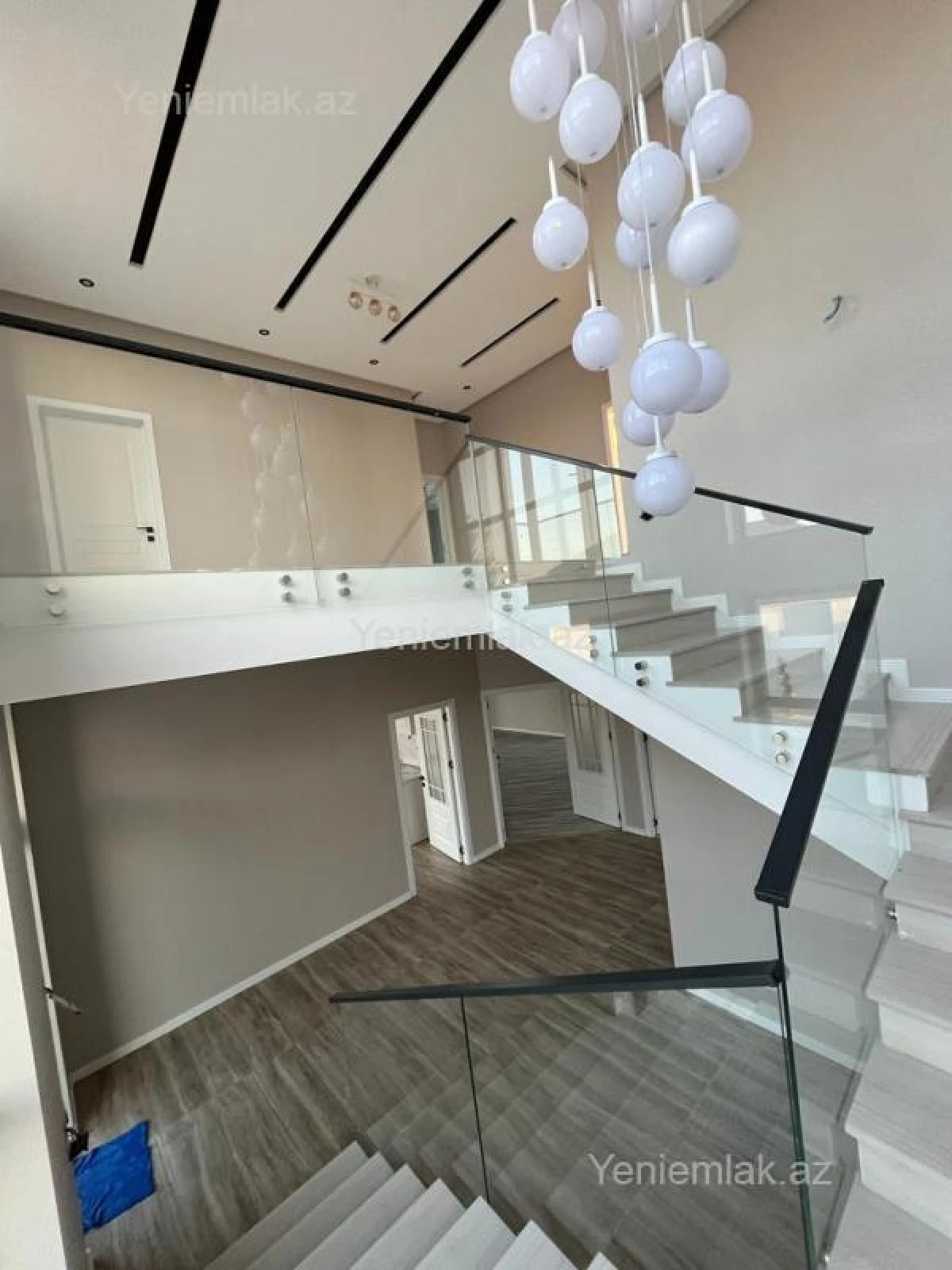 Satılır 5 otaqlı həyət evi 350 m²