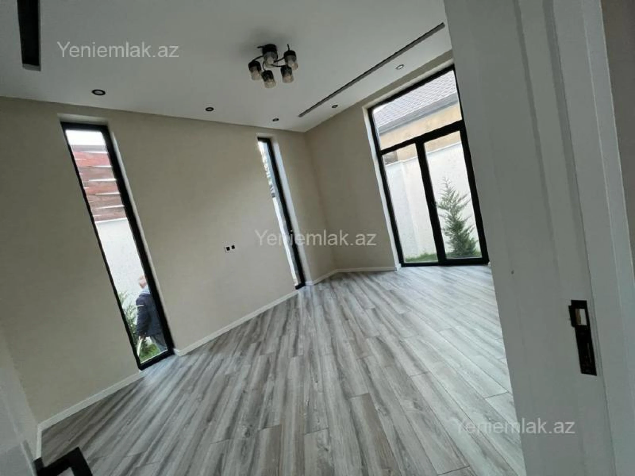Satılır 5 otaqlı həyət evi 350 m²