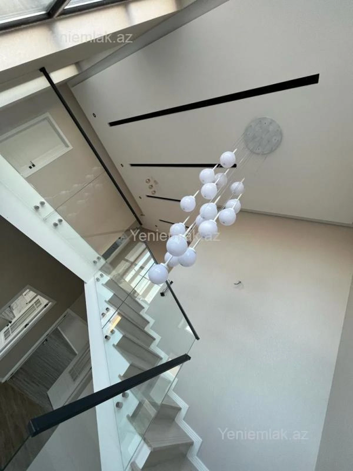 Satılır 5 otaqlı həyət evi 350 m²