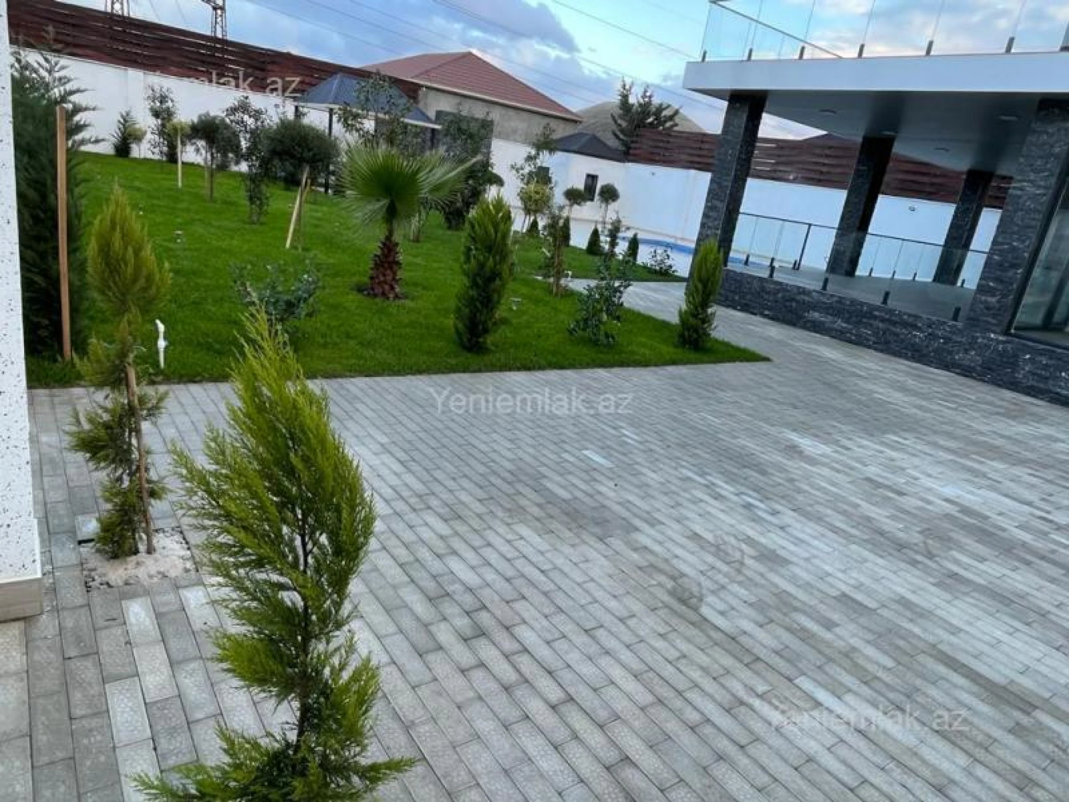 Satılır 5 otaqlı həyət evi 350 m²