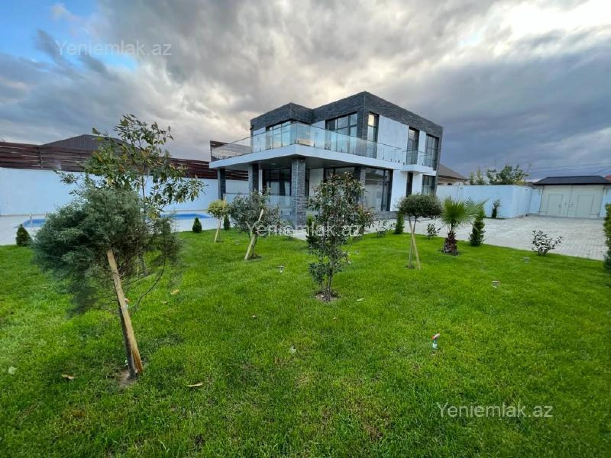 Satılır 5 otaqlı həyət evi 350 m²