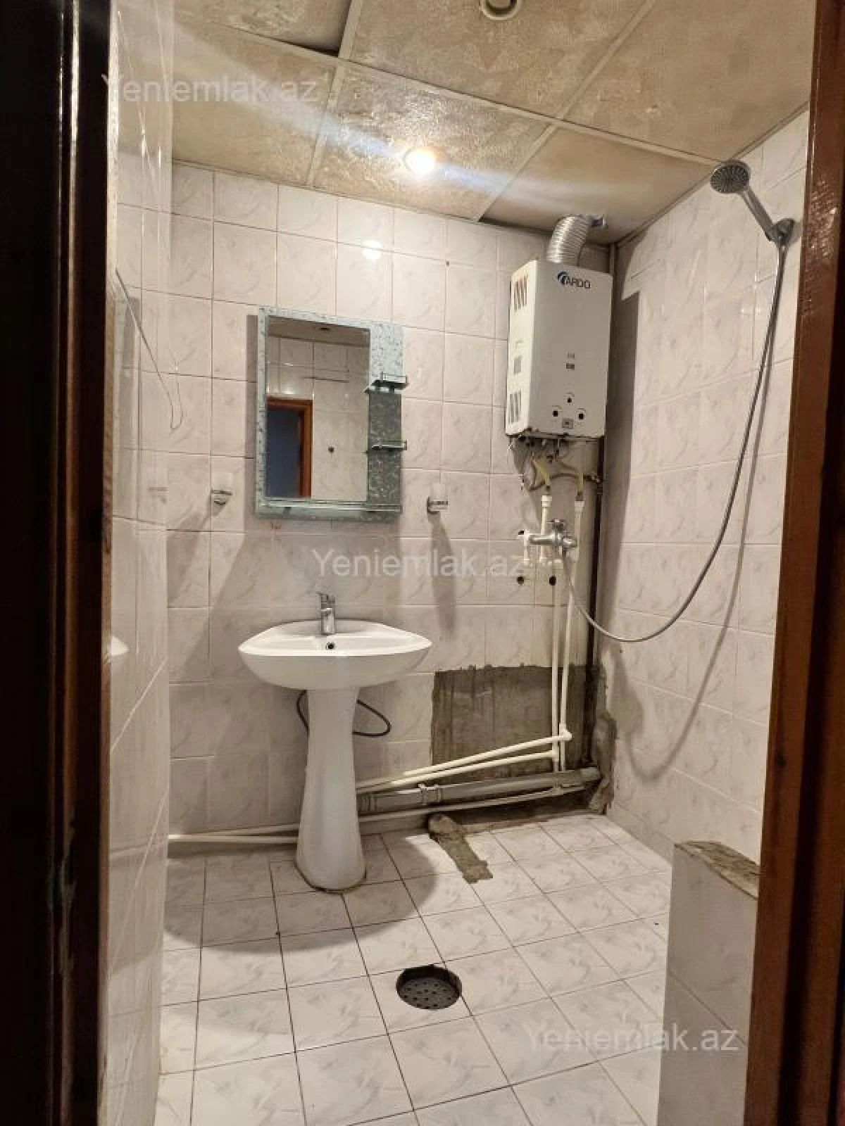 Satılır 3 otaqlı köhnə tikili 75 m²