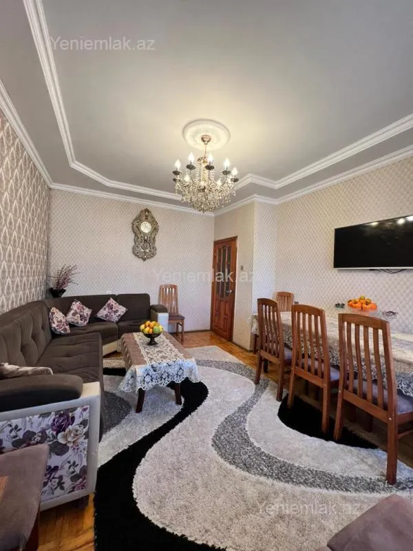 Satılır 1 otaqlı köhnə tikili 42 m²