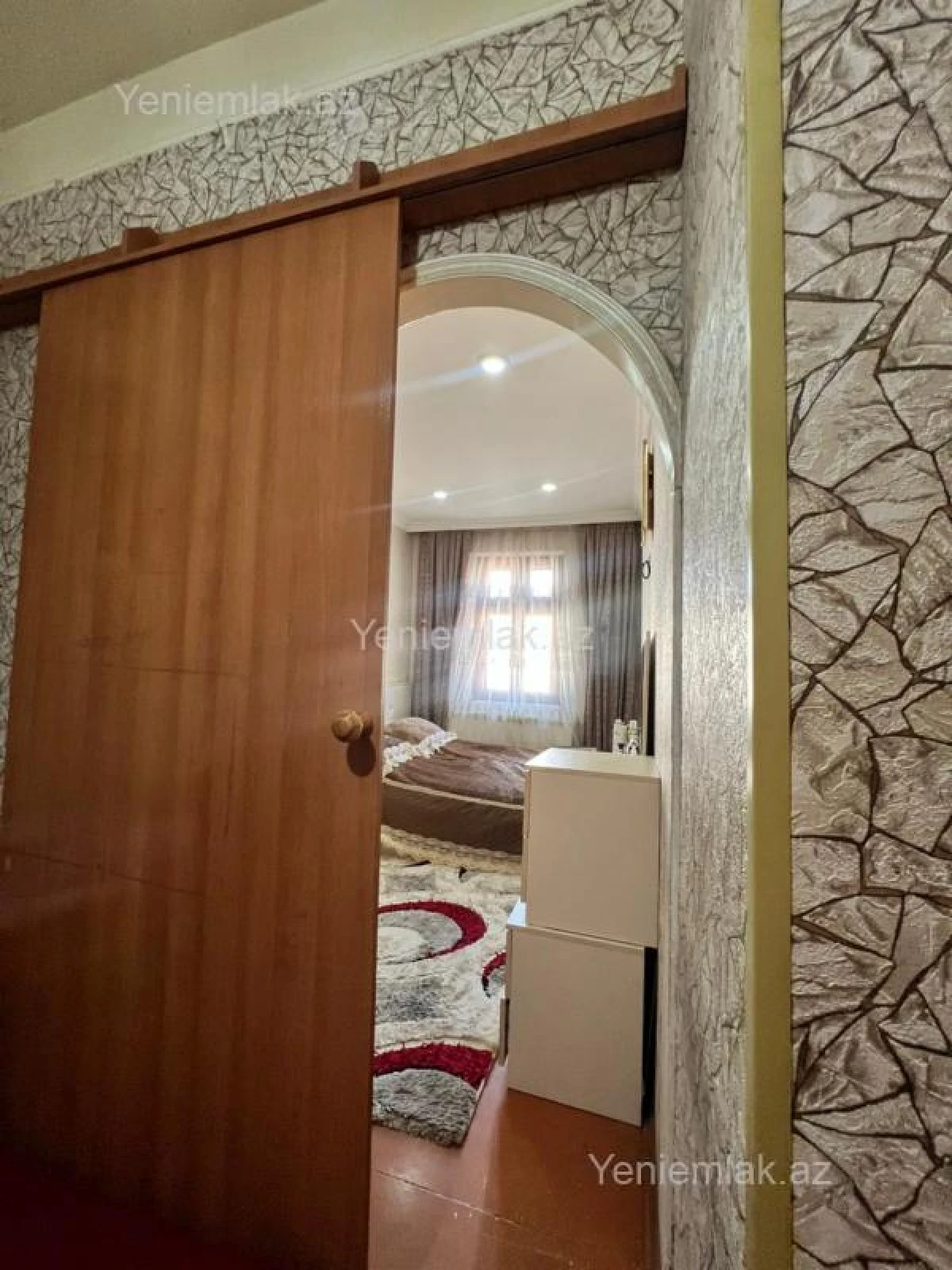 Satılır 1 otaqlı köhnə tikili 42 m²