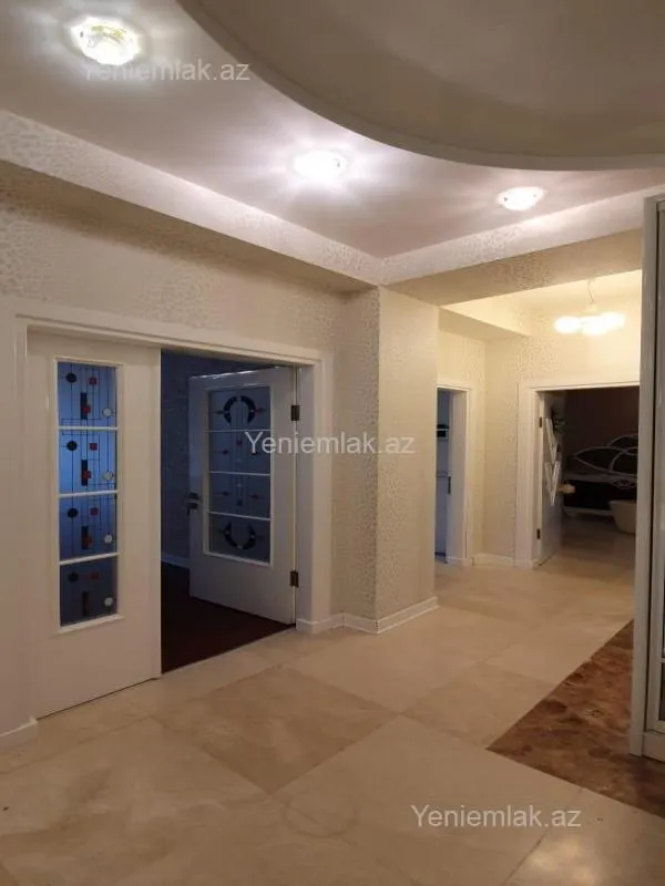 Satılır 4 otaqlı yeni tikili 175 m²