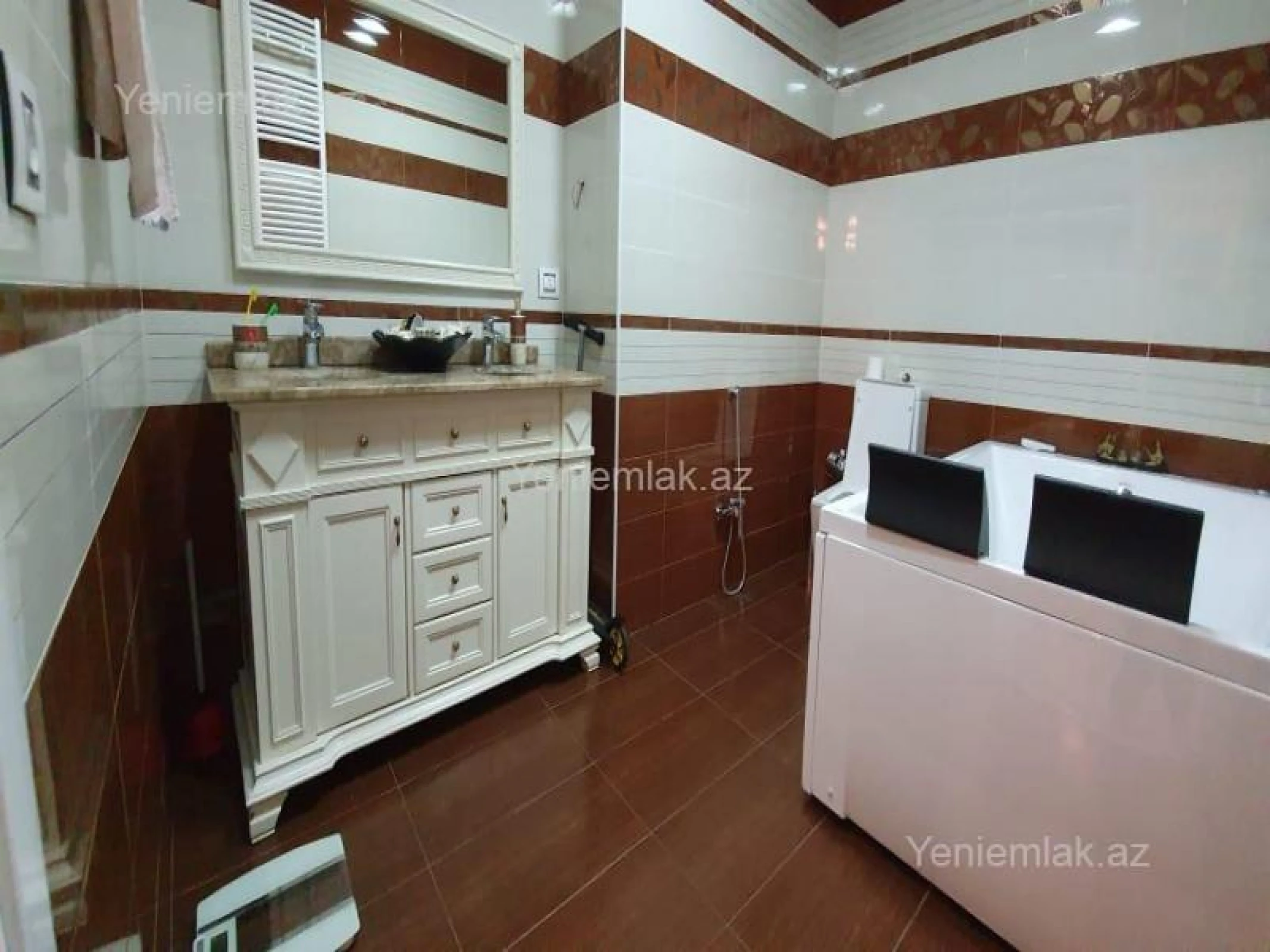 Satılır 4 otaqlı yeni tikili 175 m²