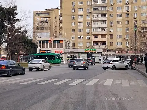 Satılır 5 otaqlı köhnə tikili 120 m²