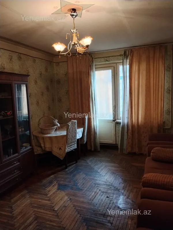 Satılır 5 otaqlı köhnə tikili 120 m²