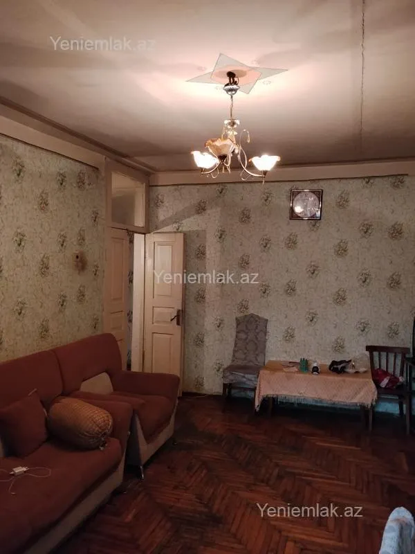 Satılır 5 otaqlı köhnə tikili 120 m²