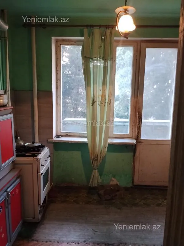 Satılır 5 otaqlı köhnə tikili 120 m²