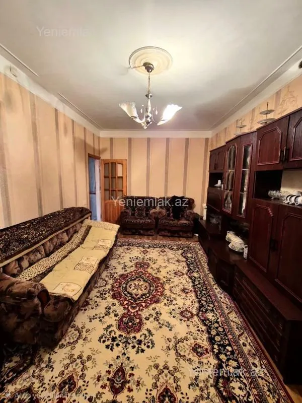 Satılır 2 otaqlı köhnə tikili 60 m²