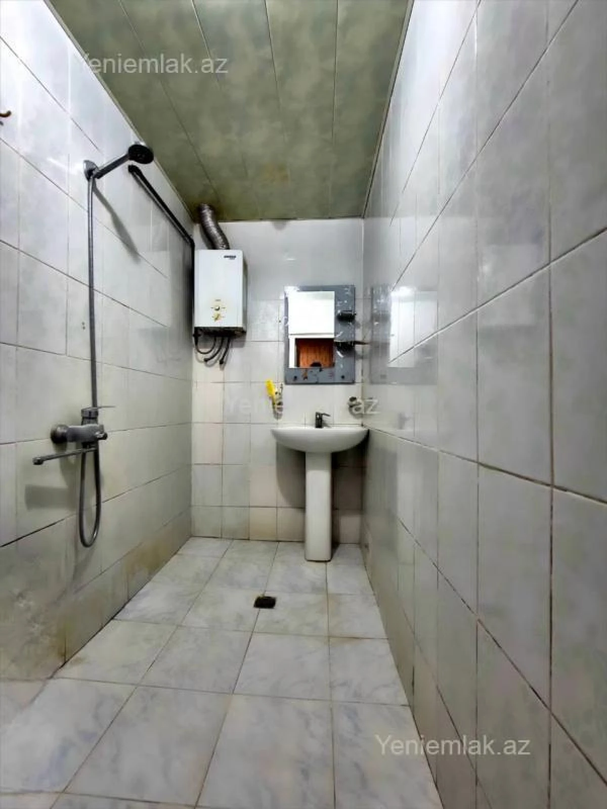 Satılır 2 otaqlı köhnə tikili 60 m²
