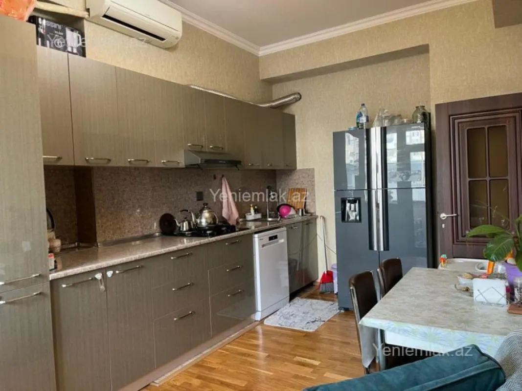 Satılır 3 otaqlı yeni tikili 110 m²