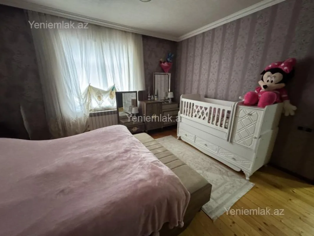 Satılır 4 otaqlı həyət evi 200 m²