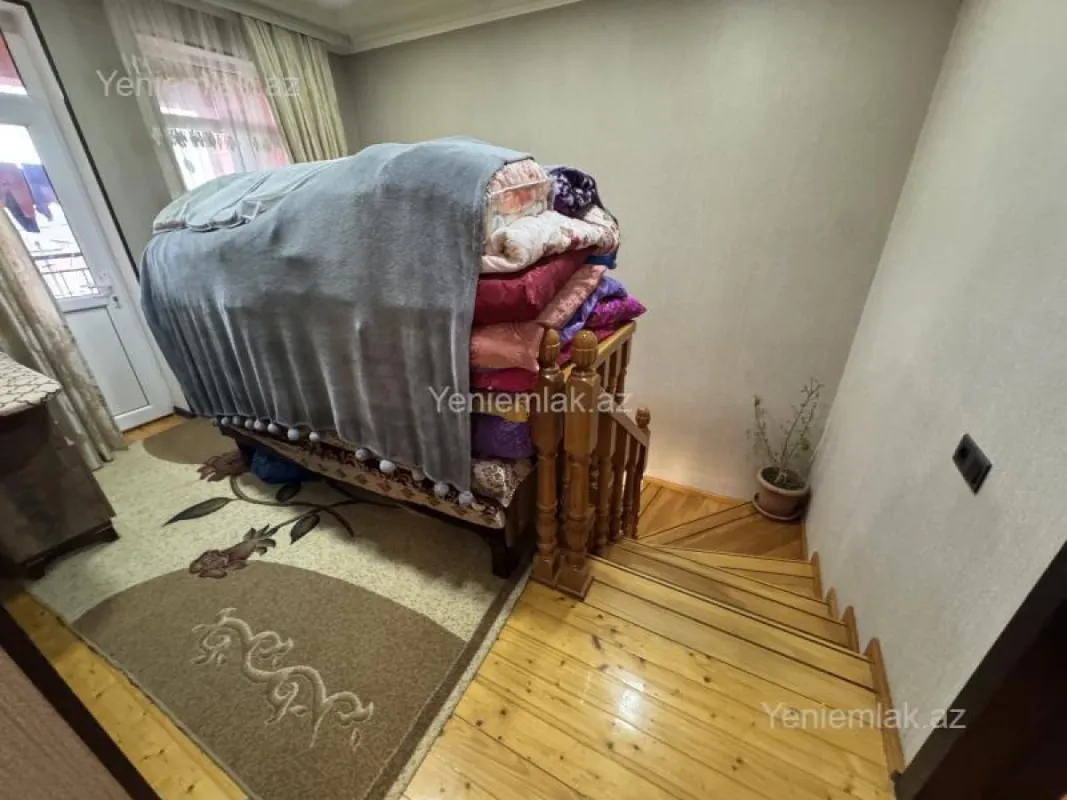 Satılır 4 otaqlı həyət evi 200 m²