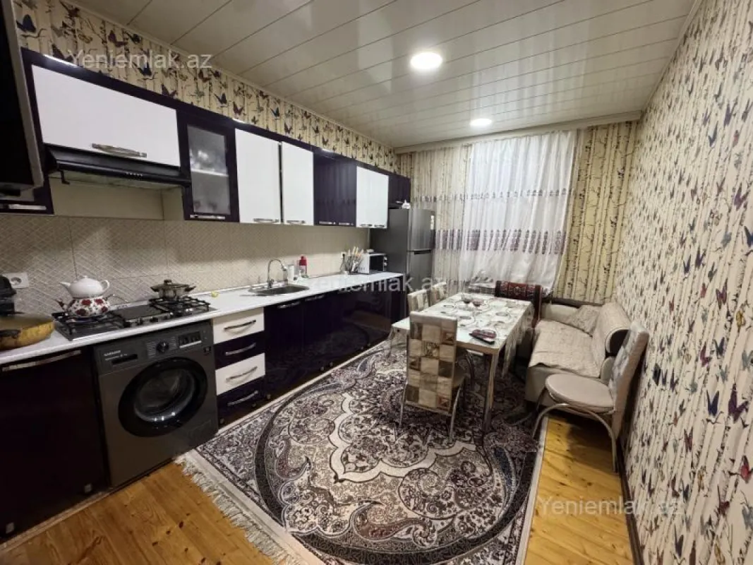 Satılır 4 otaqlı həyət evi 200 m²