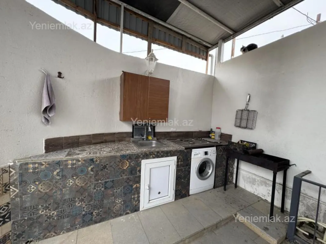 Satılır 4 otaqlı həyət evi 200 m²
