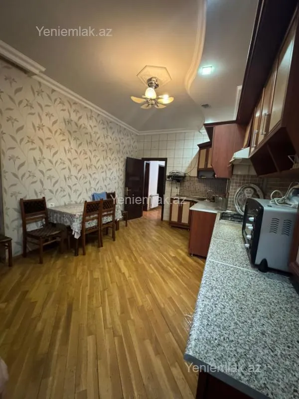Satılır 3 otaqlı yeni tikili 115 m²