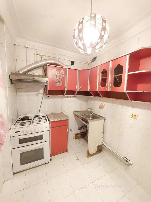 Satılır 3 otaqlı köhnə tikili 85 m²