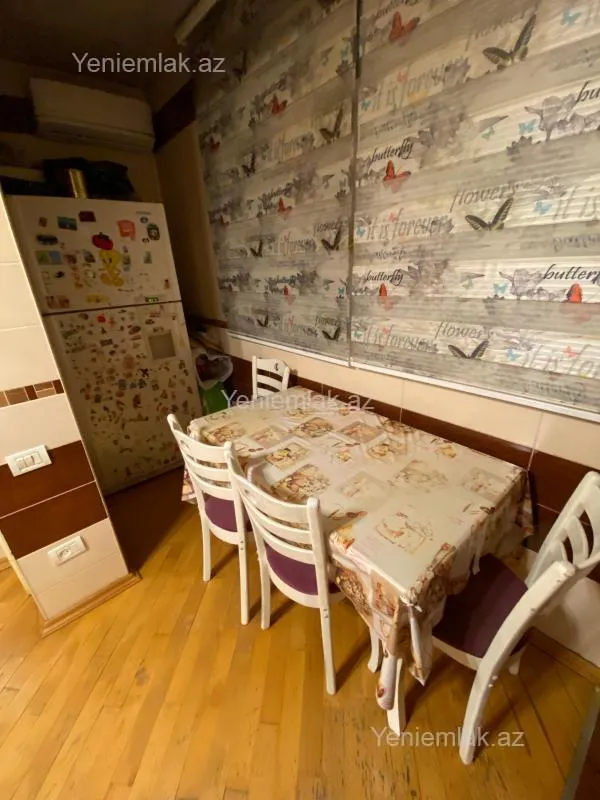 Satılır 2 otaqlı köhnə tikili 55 m²