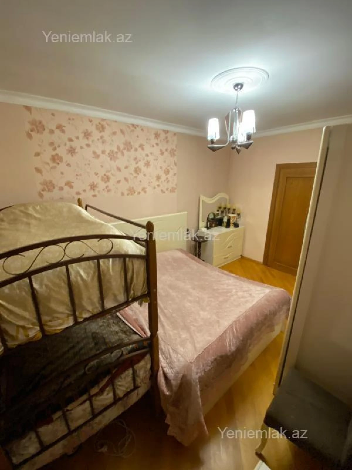 Satılır 2 otaqlı köhnə tikili 55 m²