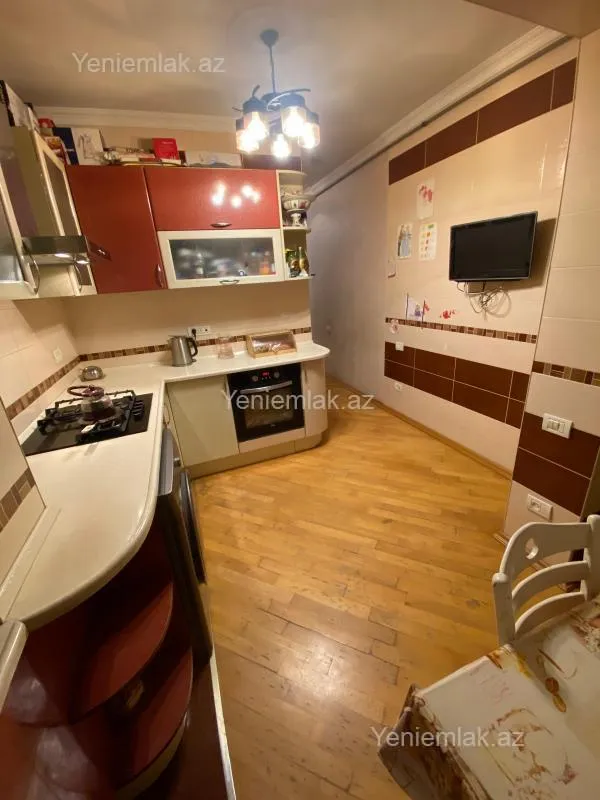 Satılır 2 otaqlı köhnə tikili 55 m²