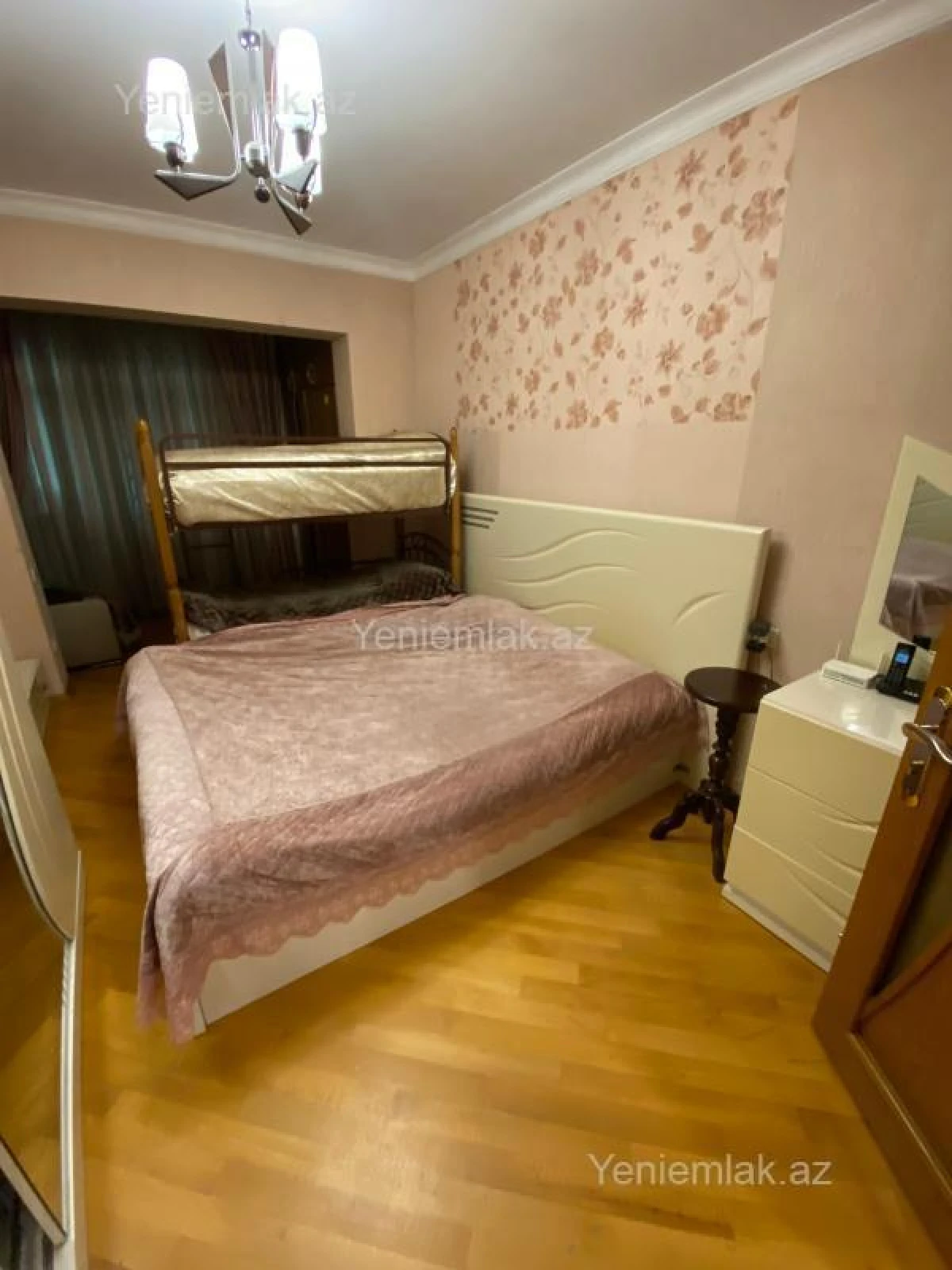 Satılır 2 otaqlı köhnə tikili 55 m²