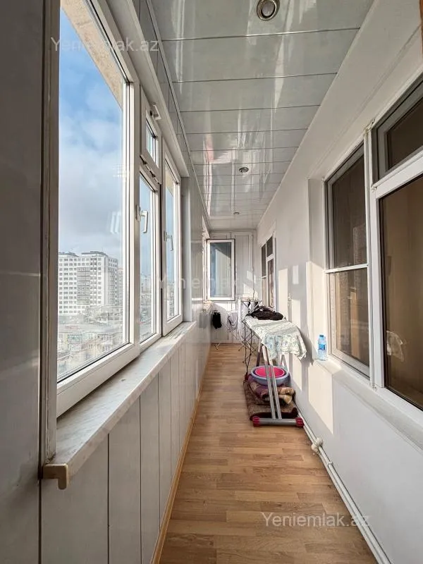 Satılır 4 otaqlı köhnə tikili 100 m²