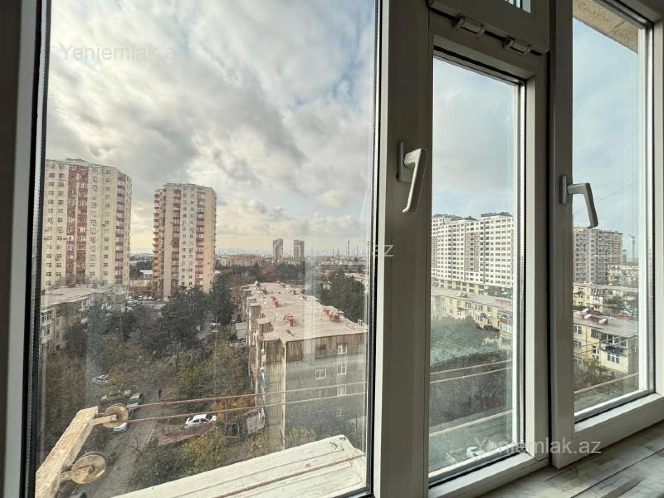 Satılır 4 otaqlı köhnə tikili 100 m²