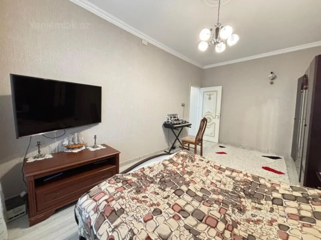 Satılır 4 otaqlı köhnə tikili 100 m²