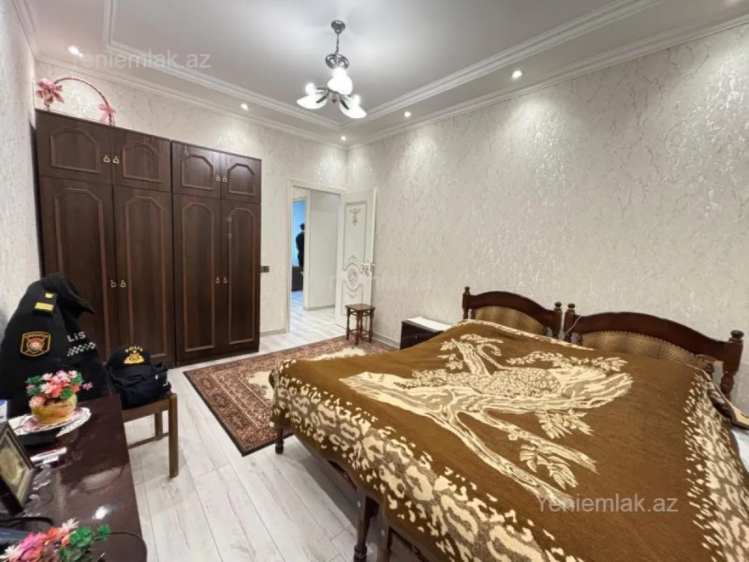 Satılır 4 otaqlı köhnə tikili 100 m²